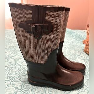 Austin trading Company houndstooth rain boots